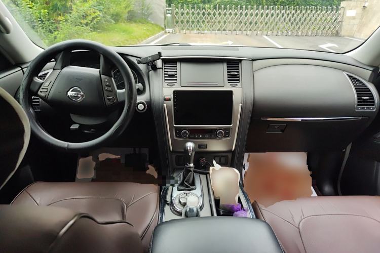 Used Nissan Patrol 2018 4.0L LinkedIn Edition Center Console