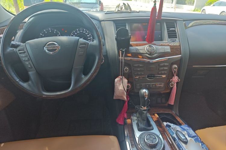 Used Nissan Patrol 2018 4.0L Platinum Edition Center Console