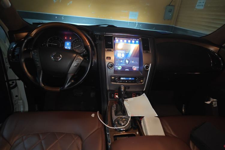 Used Nissan Patrol 2018 4.0L LinkedIn Edition Center Console