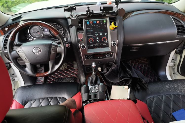 Used Nissan Patrol 2018 4.0L LinkedIn Edition Center Console