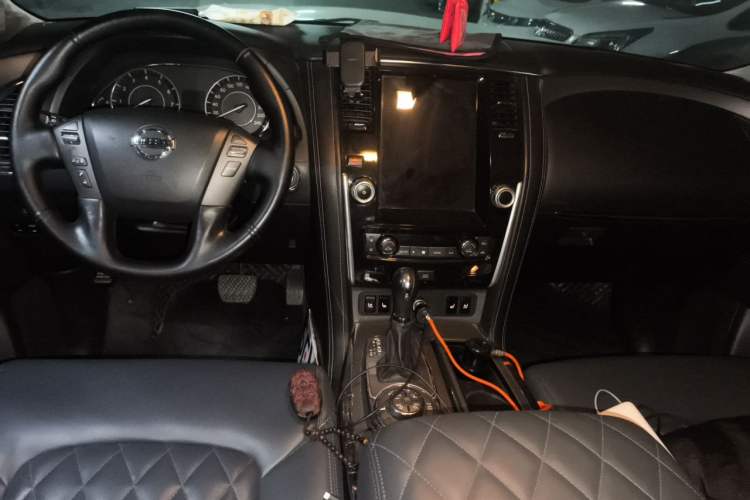 Used Nissan Patrol 2018 Y61 4.8L Automatic 5-Door Safari Middle East Center Console