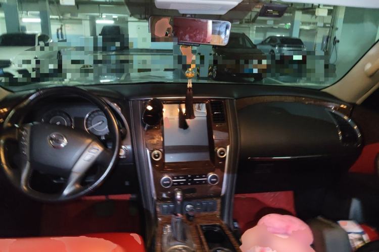 Used Nissan Patrol 2018 4.0L Flagship Model Center Console