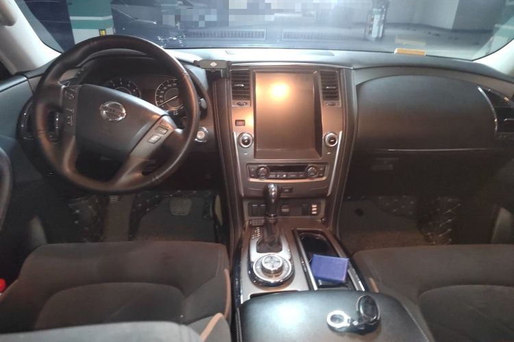 Used Nissan Patrol 2018 4.0L LinkedIn Edition Center Console