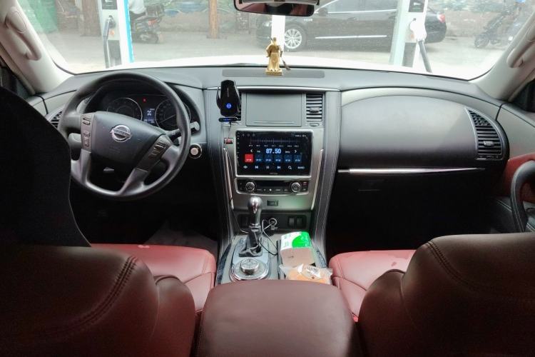 Used Nissan Patrol 2018 4.0L LinkedIn Edition Center Console