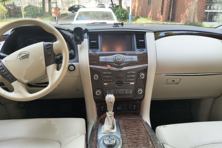 Used Nissan Patrol 2018 4.0L Platinum Edition Center Console