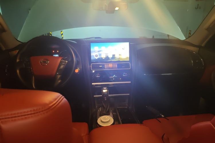 Used Nissan Patrol 2018 4.0L LinkedIn Edition Center Console