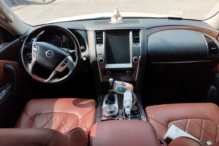 Used Nissan Patrol 2018 4.0L LinkedIn Edition Center Console