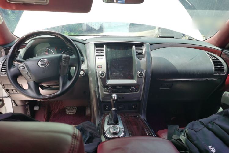 Used Nissan Patrol 2018 4.0L LinkedIn Edition Center Console