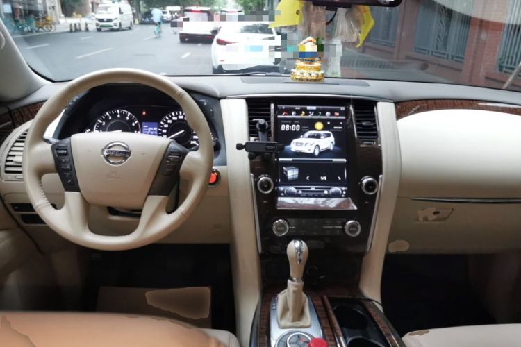 Used Nissan Patrol 2018 4.0L LinkedIn Edition Center Console