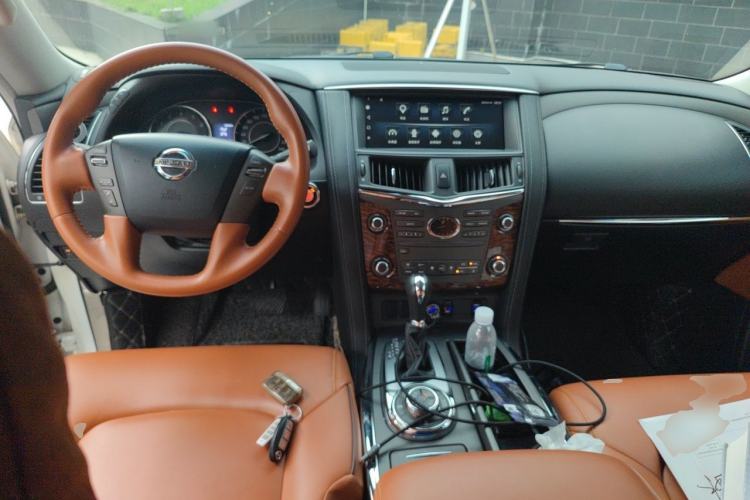 Used Nissan Patrol 2018 4.0L LinkedIn Edition Center Console