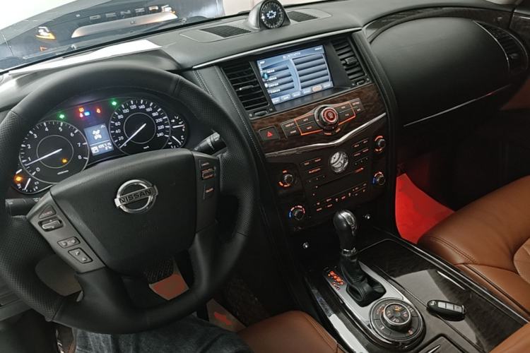 Used Nissan Patrol 2018 Y62 4.0 XE Middle East Center Console