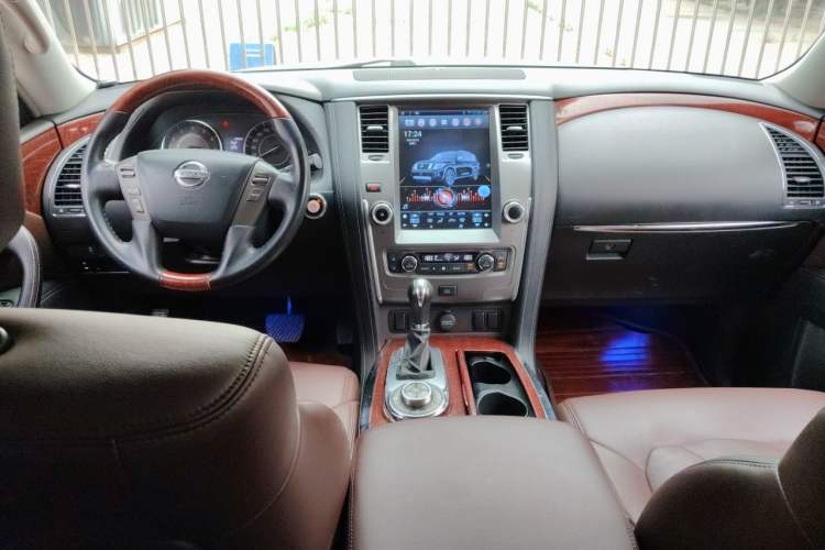 Used Nissan Patrol 2018 4.0L LinkedIn Edition Center Console