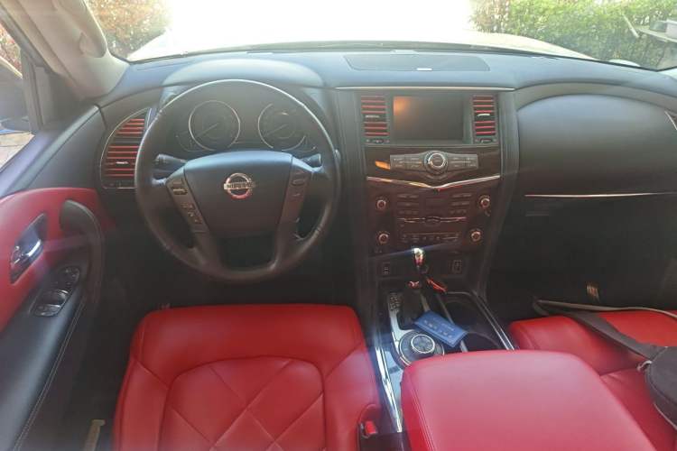 Used Nissan Patrol 2018 4.0L LinkedIn Edition Center Console