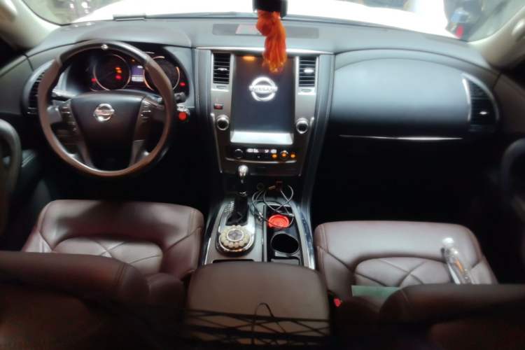 Used Nissan Patrol 2018 4.0L LinkedIn Edition Center Console