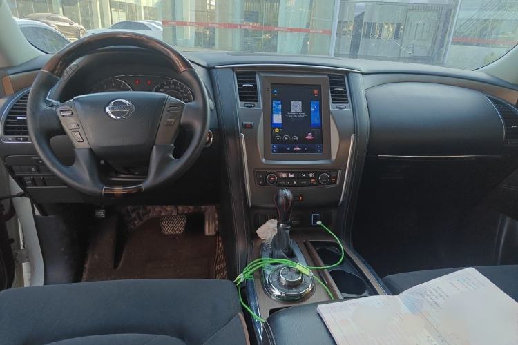 Used Nissan Patrol 2018 4.0L LinkedIn Edition Center Console