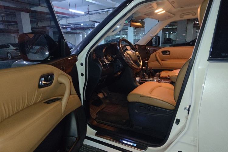 Used Nissan Patrol 2018 4.0L Platinum Edition Driver Seat