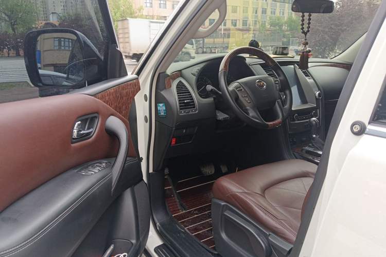 Used Nissan Patrol 2018 4.0L LinkedIn Edition Driver Seat