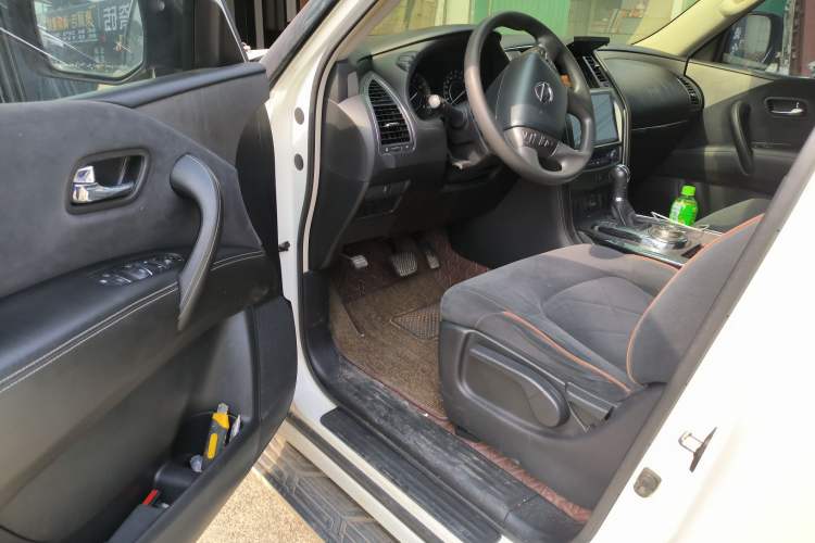Used Nissan Patrol 2018 4.0L LinkedIn Edition Driver Seat
