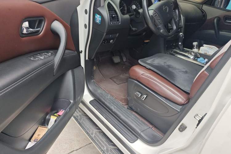 Used Nissan Patrol 2018 4.0L LinkedIn Edition Driver Seat