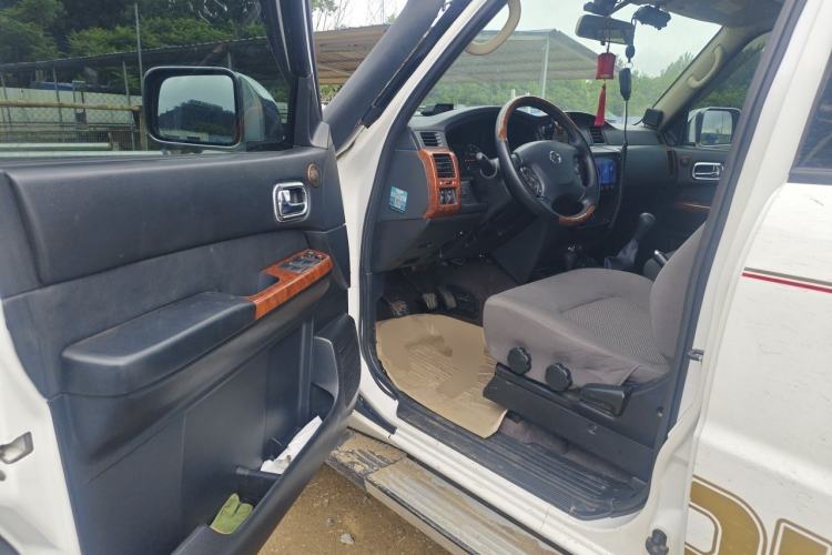Used Nissan Patrol  Driver Seat