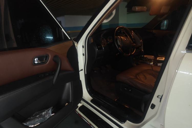 Used Nissan Patrol 2018 4.0L LinkedIn Edition Driver Seat