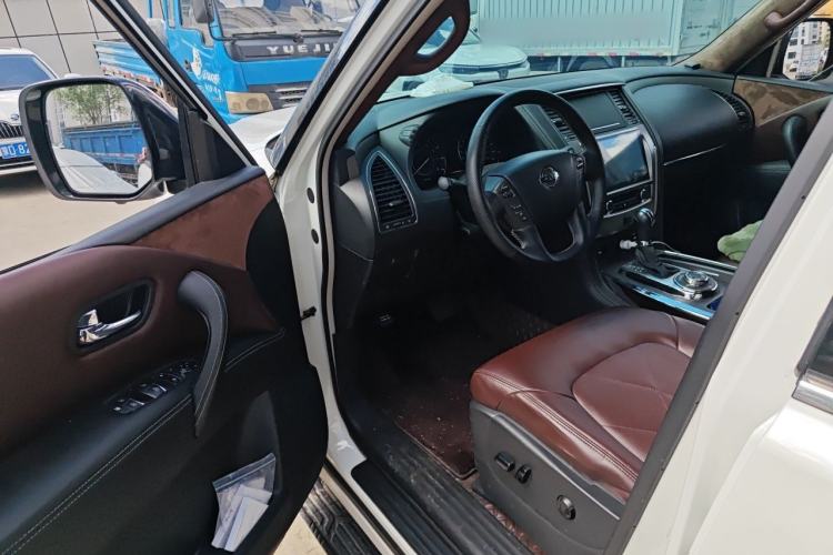 Used Nissan Patrol 2018 4.0L LinkedIn Edition Driver Seat
