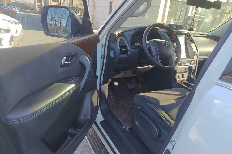 Used Nissan Patrol 2018 4.0L LinkedIn Edition Driver Seat