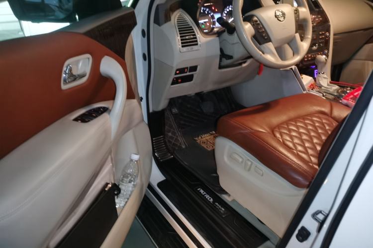 Used Nissan Patrol 2018 4.0L Platinum Edition Driver Seat