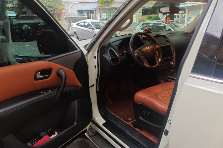 Used Nissan Patrol 2018 4.0L LinkedIn Edition Driver Seat