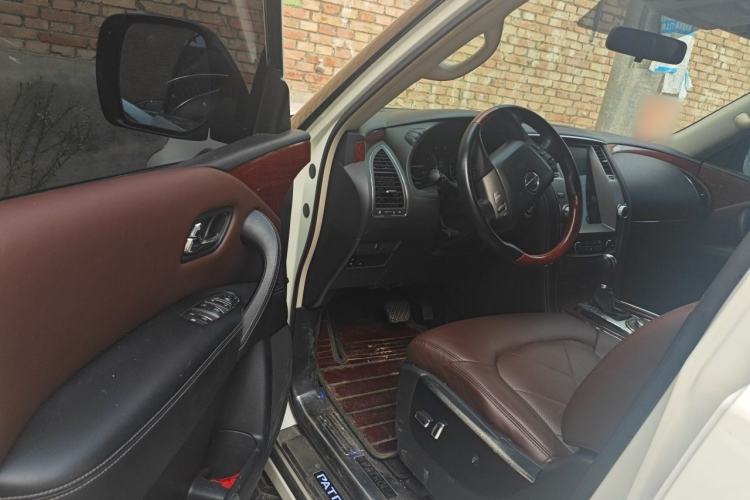 Used Nissan Patrol 2018 4.0L LinkedIn Edition Driver Seat