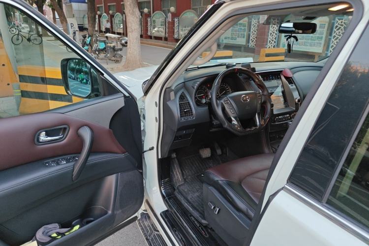 Used Nissan Patrol 2018 4.0L LinkedIn Edition Driver Seat