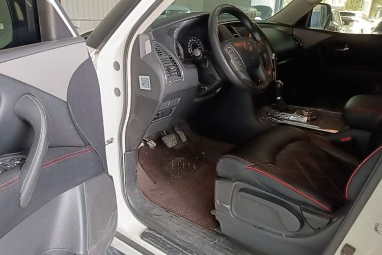 Used Nissan Patrol 2018 Y62 4.0 XE Middle East Driver Seat