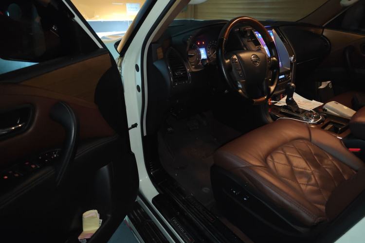 Used Nissan Patrol 2018 4.0L LinkedIn Edition Driver Seat