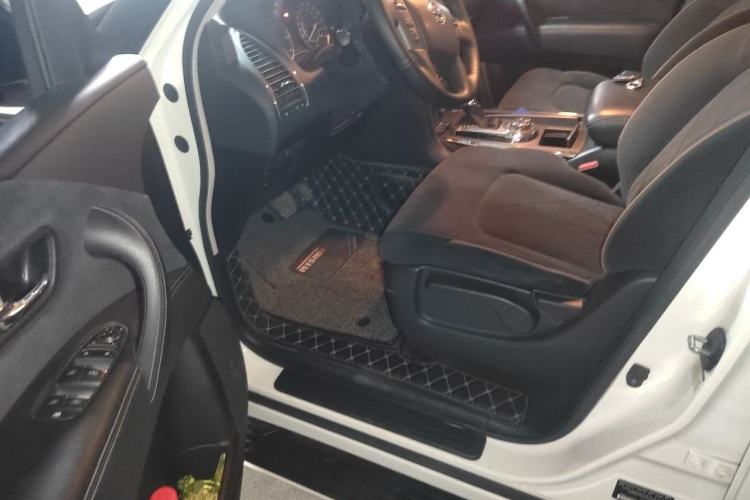Used Nissan Patrol 2018 4.0L LinkedIn Edition Driver Seat