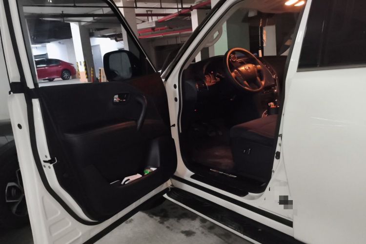 Used Nissan Patrol 2018 4.0L LinkedIn Edition Driver Seat