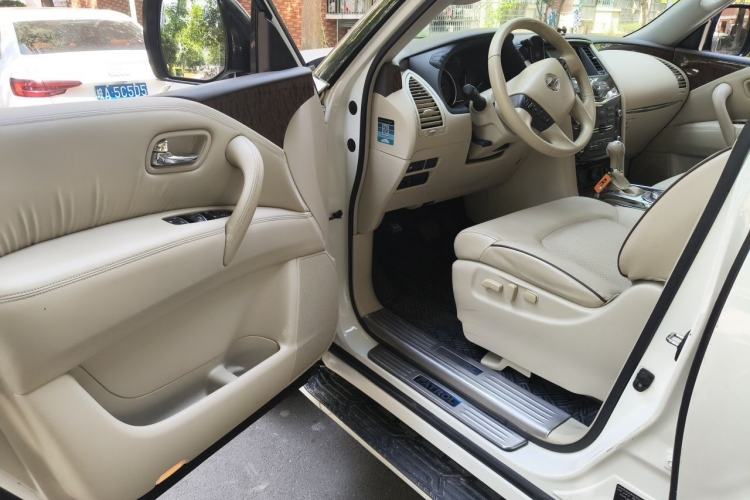 Used Nissan Patrol 2018 4.0L Platinum Edition Driver Seat