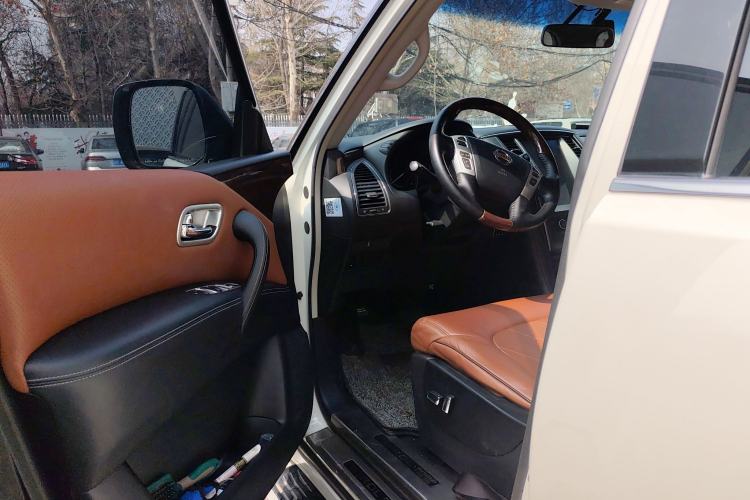 Used Nissan Patrol 2018 4.0L LinkedIn Edition Driver Seat