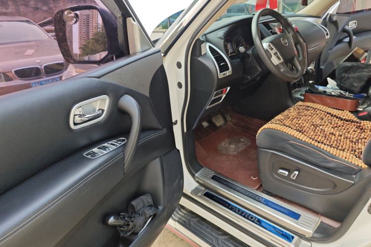 Used Nissan Patrol 2018 4.0L LinkedIn Edition Driver Seat