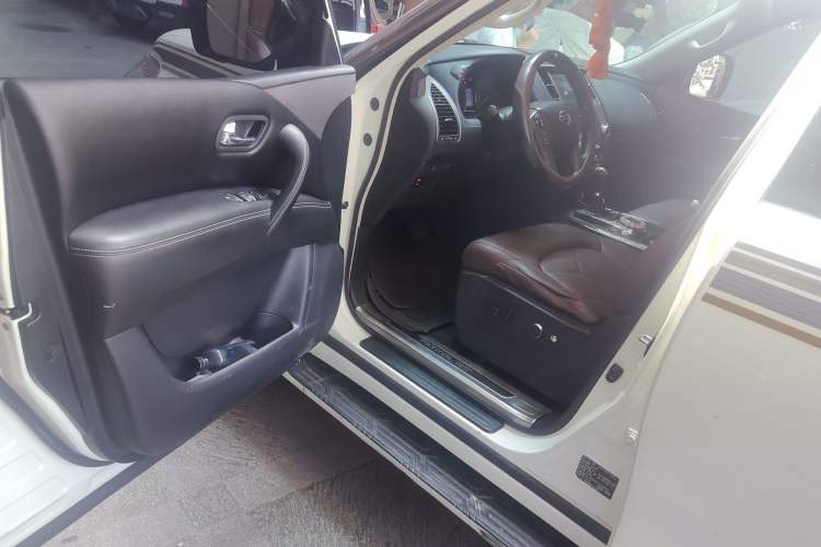 Used Nissan Patrol 2018 4.0L LinkedIn Edition Driver Seat