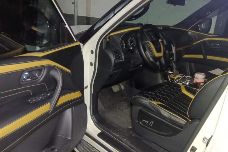 Used Nissan Patrol 2018 4.0L LinkedIn Edition Driver Seat