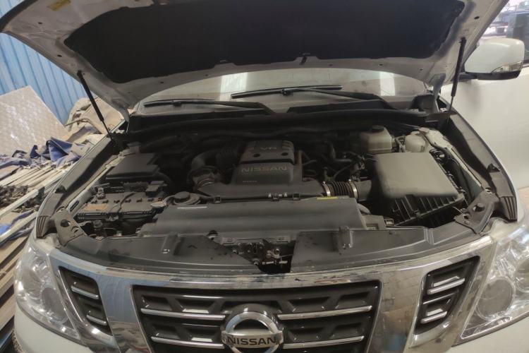 Used Nissan Patrol  Engine Bay