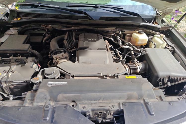Used Nissan Patrol 2018 4.0L SE Middle East Version Engine Bay