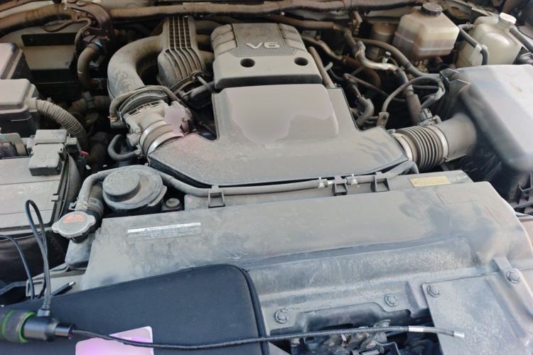 Used Nissan Patrol 2018 4.0L SE Middle East Version Engine Bay