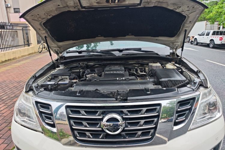Used Nissan Patrol  Engine Bay