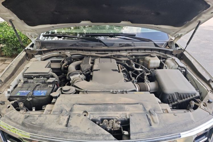 Used Nissan Patrol  Engine Bay