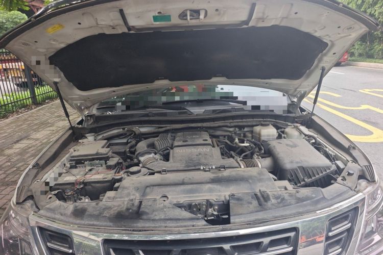 Used Nissan Patrol  Engine Bay