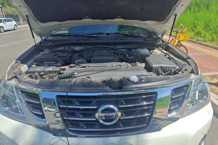 Used Nissan Patrol 2018 4.0L Platinum Edition Engine Bay