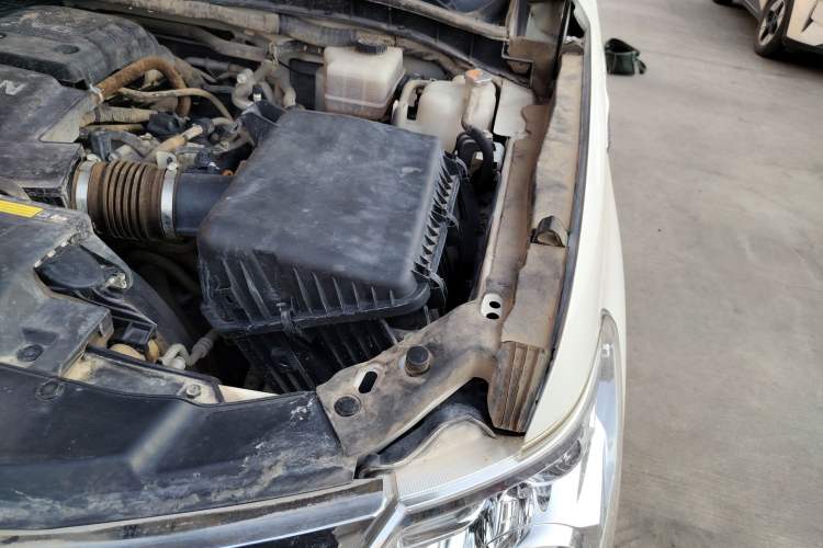 Used Nissan Patrol 2018 4.0L LinkedIn Edition Engine Bay Left