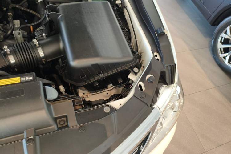 Used Nissan Patrol  Engine Bay Left