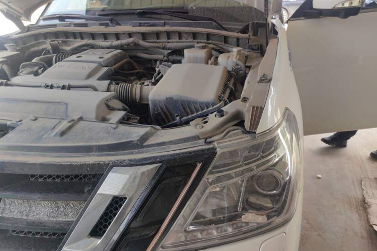 Used Nissan Patrol 2018 4.0L SE Middle East Version Engine Bay Left